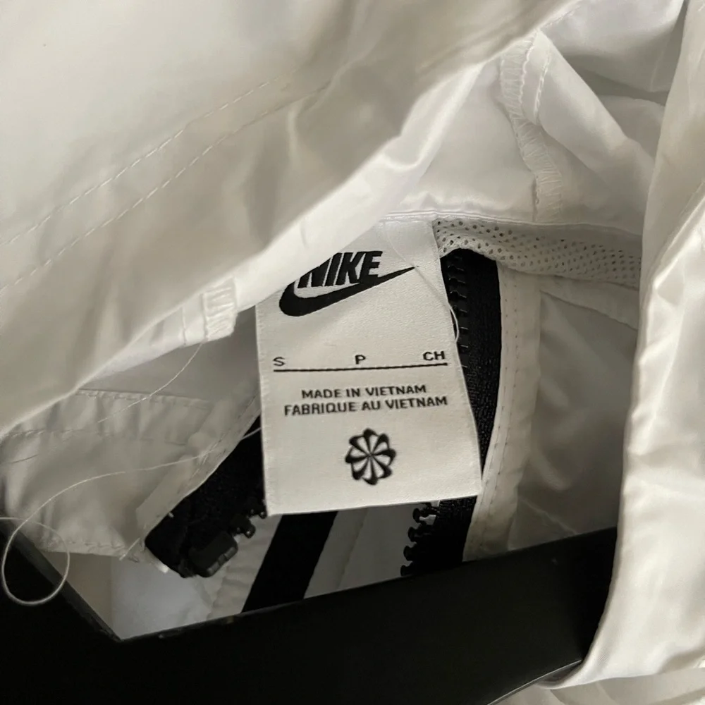 Nike windbreaker jacket